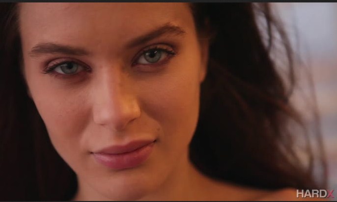 Tante Seksi Lagi Godain Orang Negro