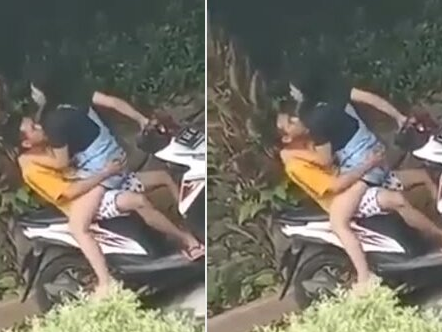 Gaya Keren Sepasang Kekasih Mesum Di Motor